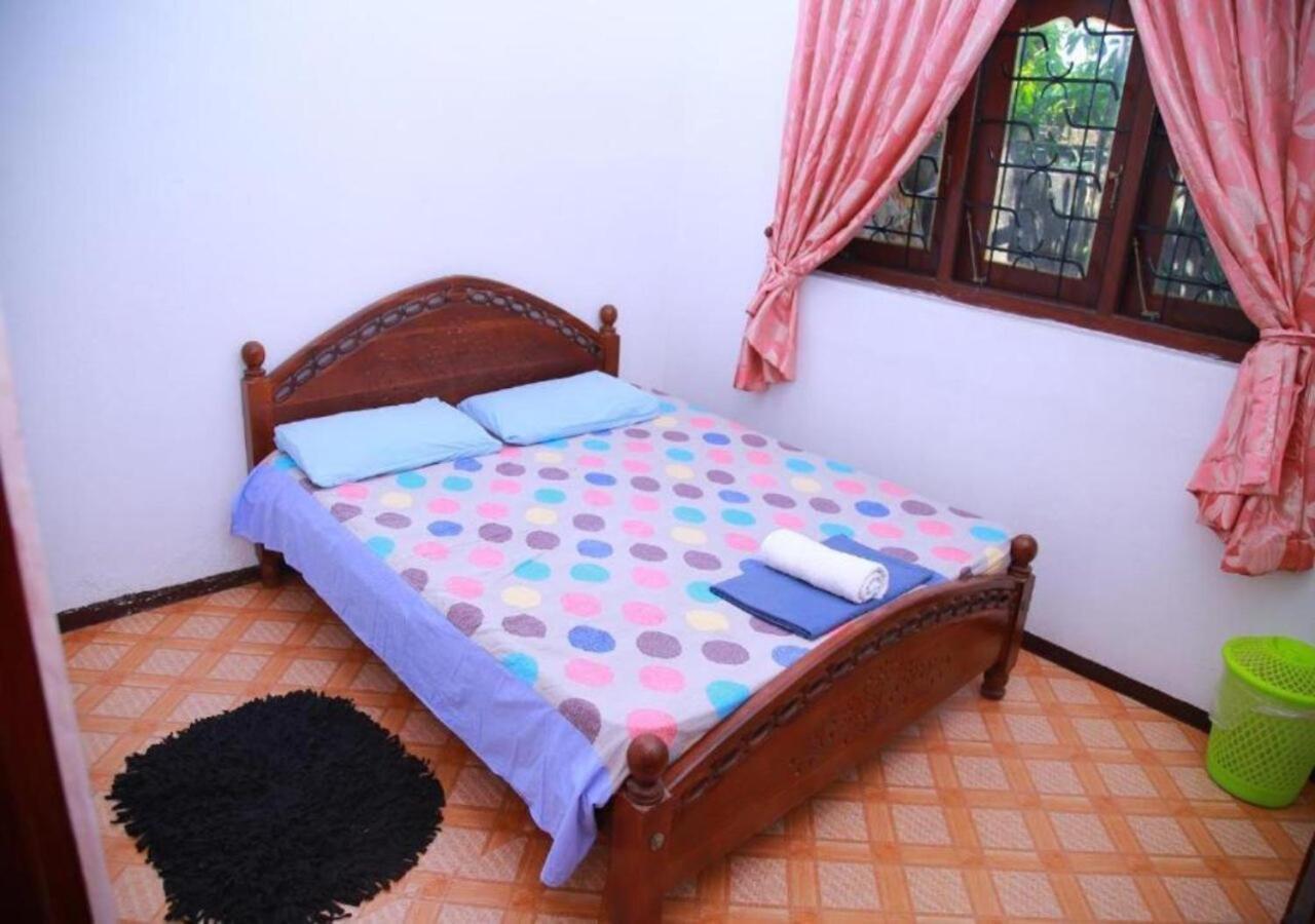 Weerakoon Guest Apartment Hikkaduwa Exterior photo