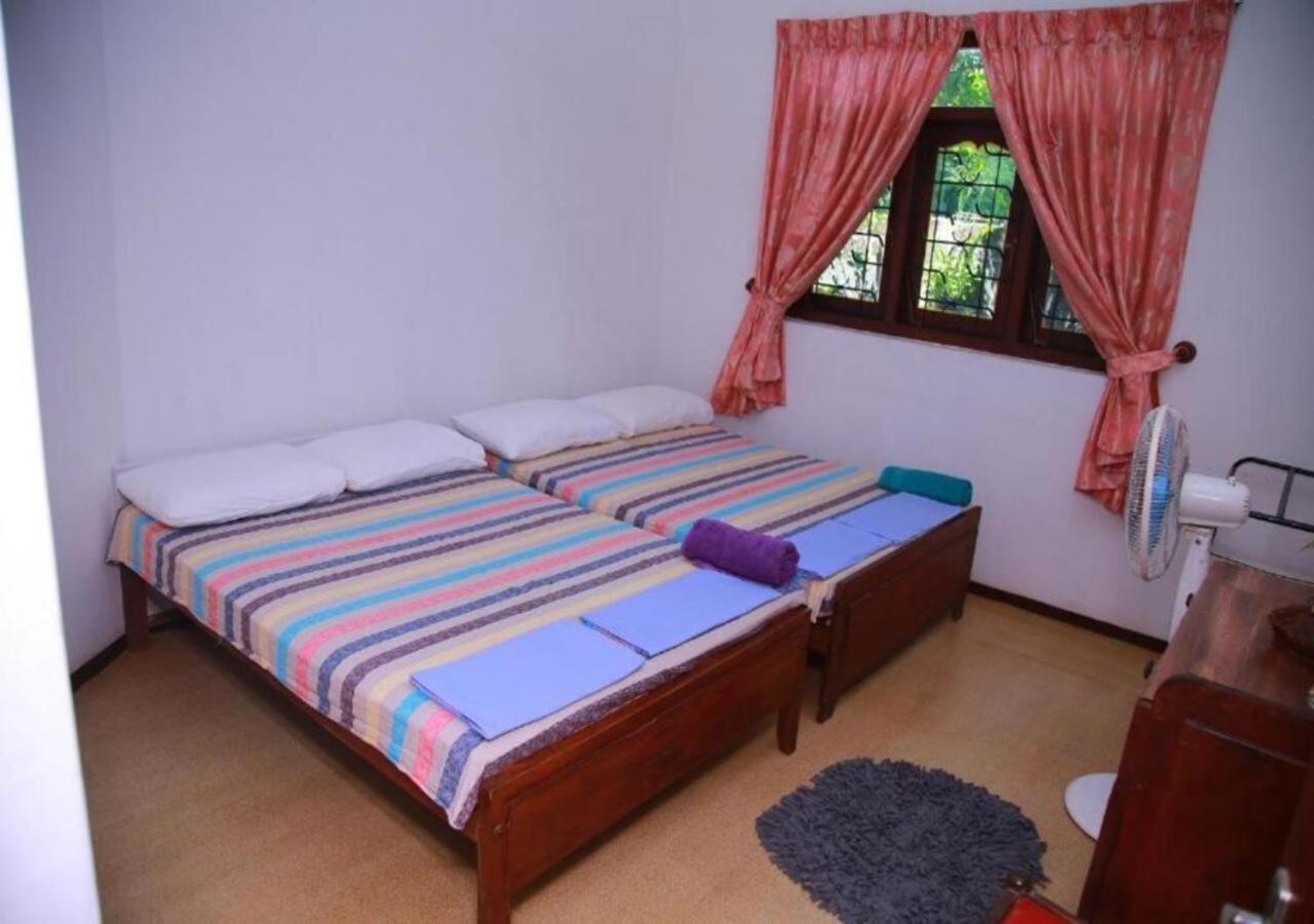 Weerakoon Guest Apartment Hikkaduwa Exterior photo