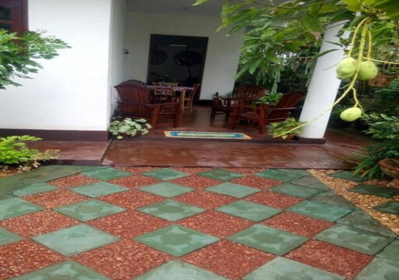 Weerakoon Guest Apartment Hikkaduwa Exterior photo
