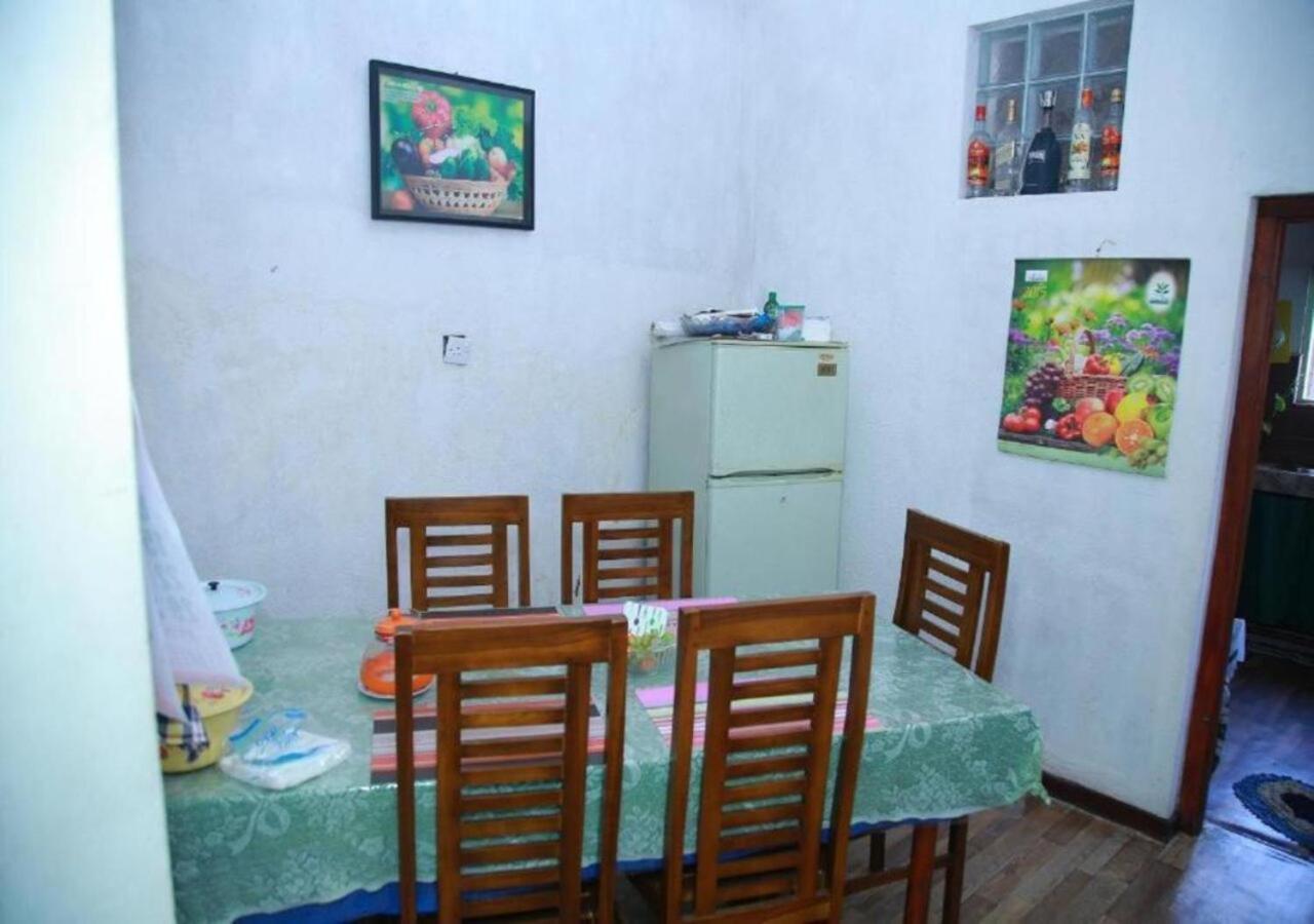 Weerakoon Guest Apartment Hikkaduwa Exterior photo